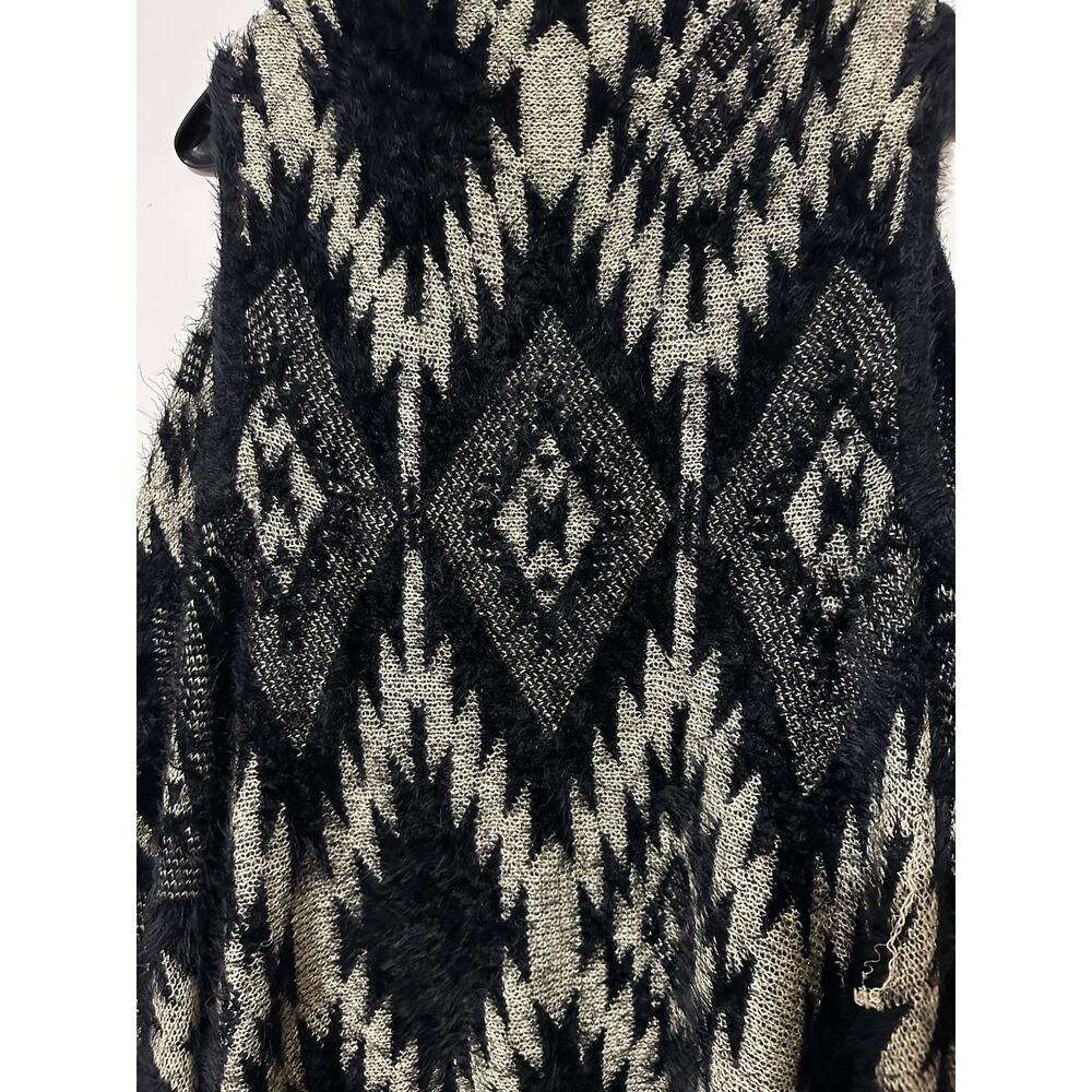 Saga Fuzzy Geometric Vest Size M/L - Picture 4 of 6
